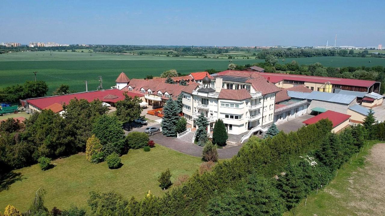 Penzion Pegas Bratislava Exterior photo